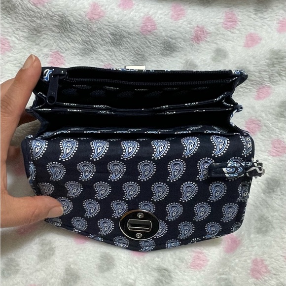 VERA BRADLEY BLUE TWIST TURNLOCK WALLET - Picture 4 of 11